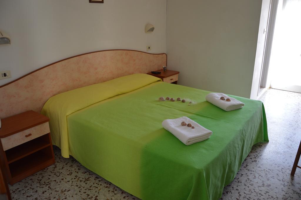 Hotel Holiday Misano Adriatico Zimmer foto